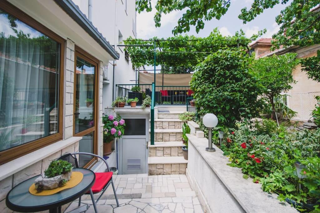 Marjan Hill 3-Br Apt,5 Guests Private Garden Near Beach Split Exterior photo