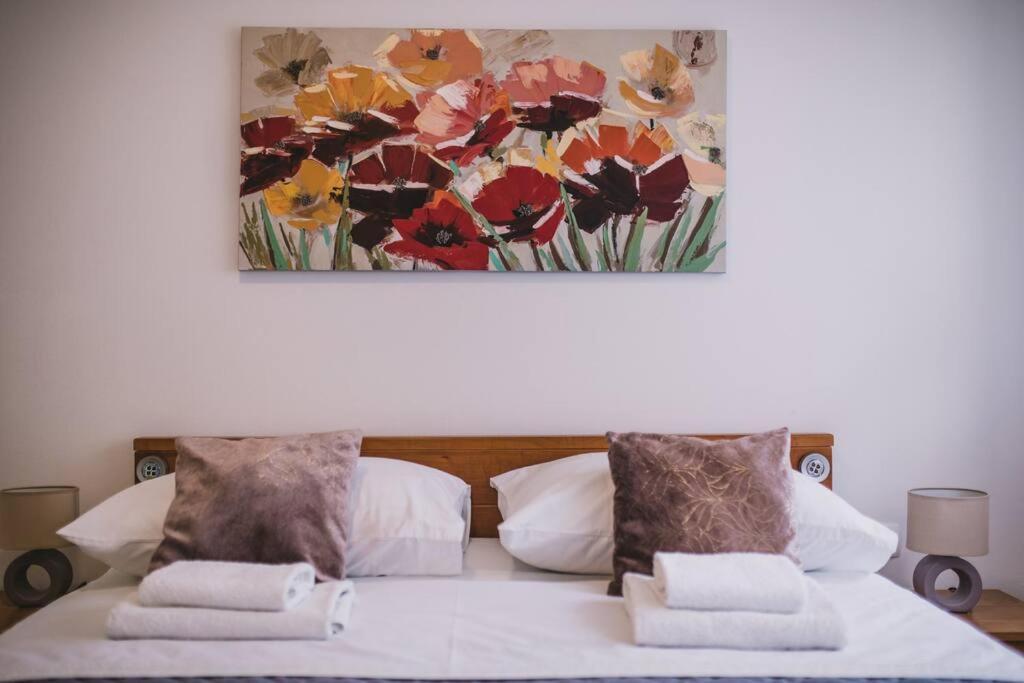 Marjan Hill 3-Br Apt,5 Guests Private Garden Near Beach Split Exterior photo
