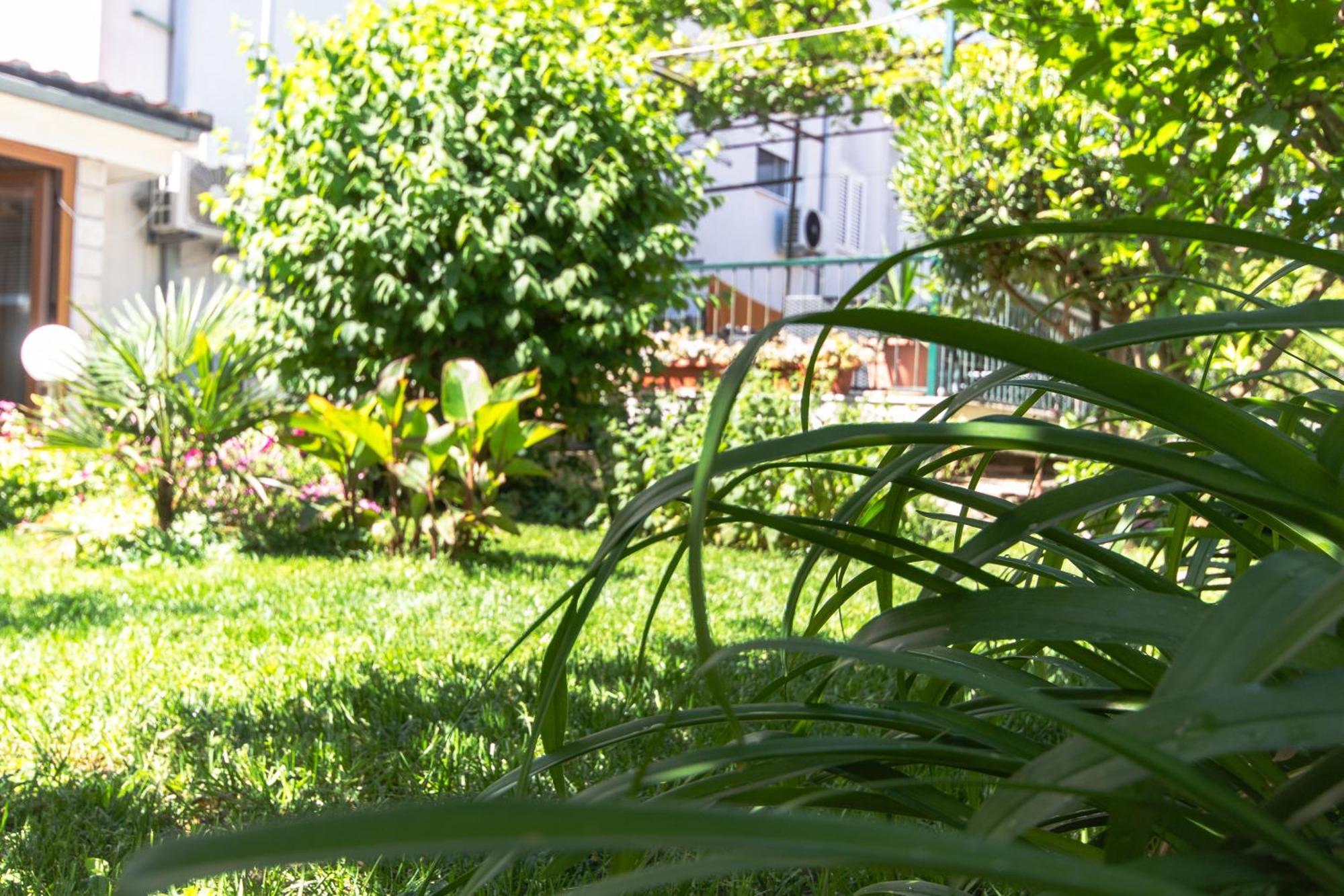 Marjan Hill 3-Br Apt,5 Guests Private Garden Near Beach Split Exterior photo