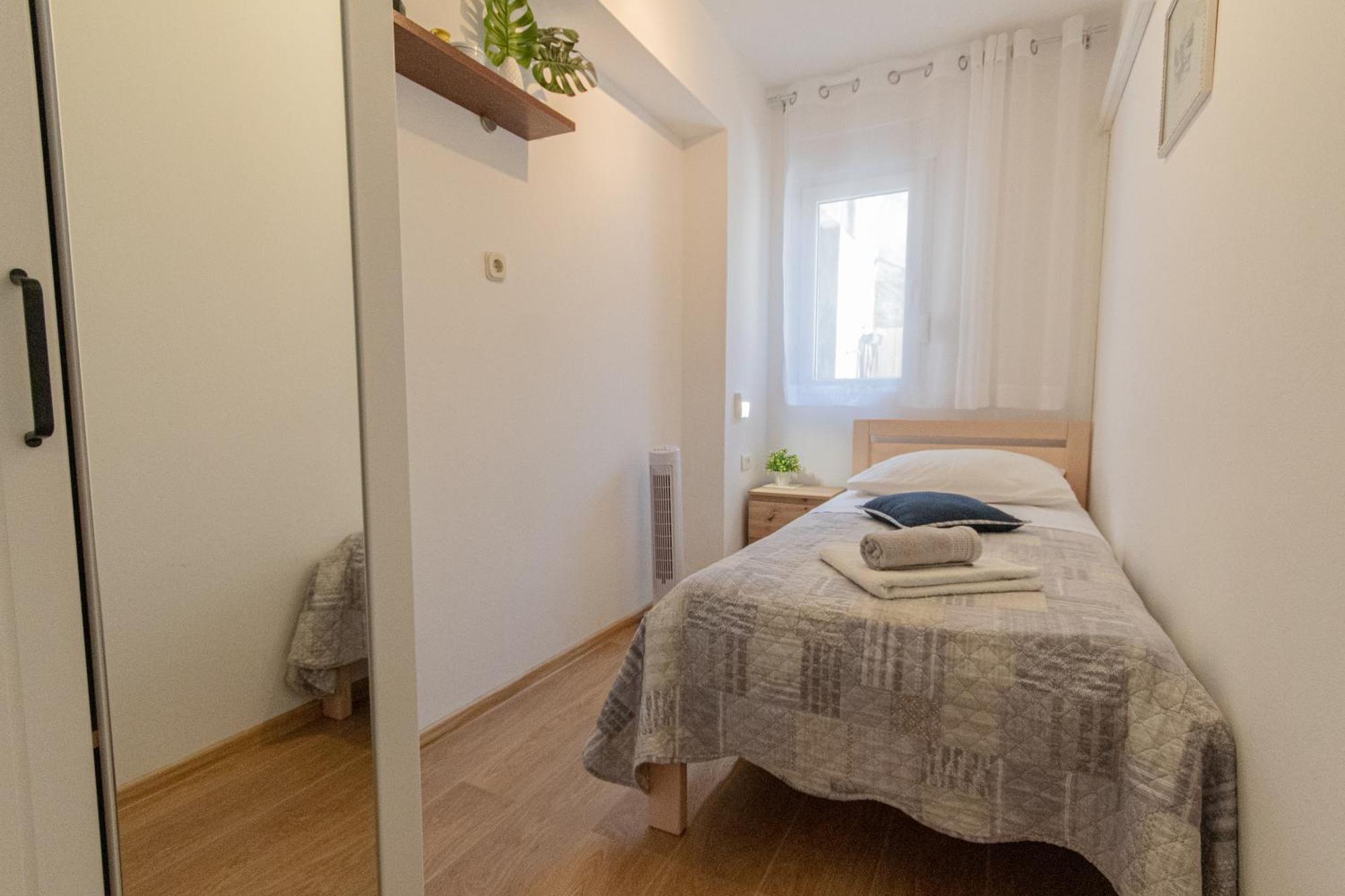 Marjan Hill 3-Br Apt,5 Guests Private Garden Near Beach Split Exterior photo